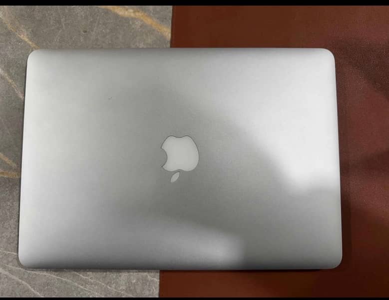 Apple MacBook pro i5 2014 brand new very less used Howa hai 8/256 0