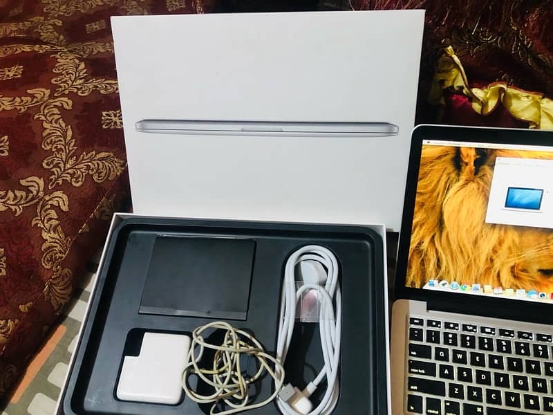 Apple MacBook pro i5 2014 brand new very less used Howa hai 8/256 5