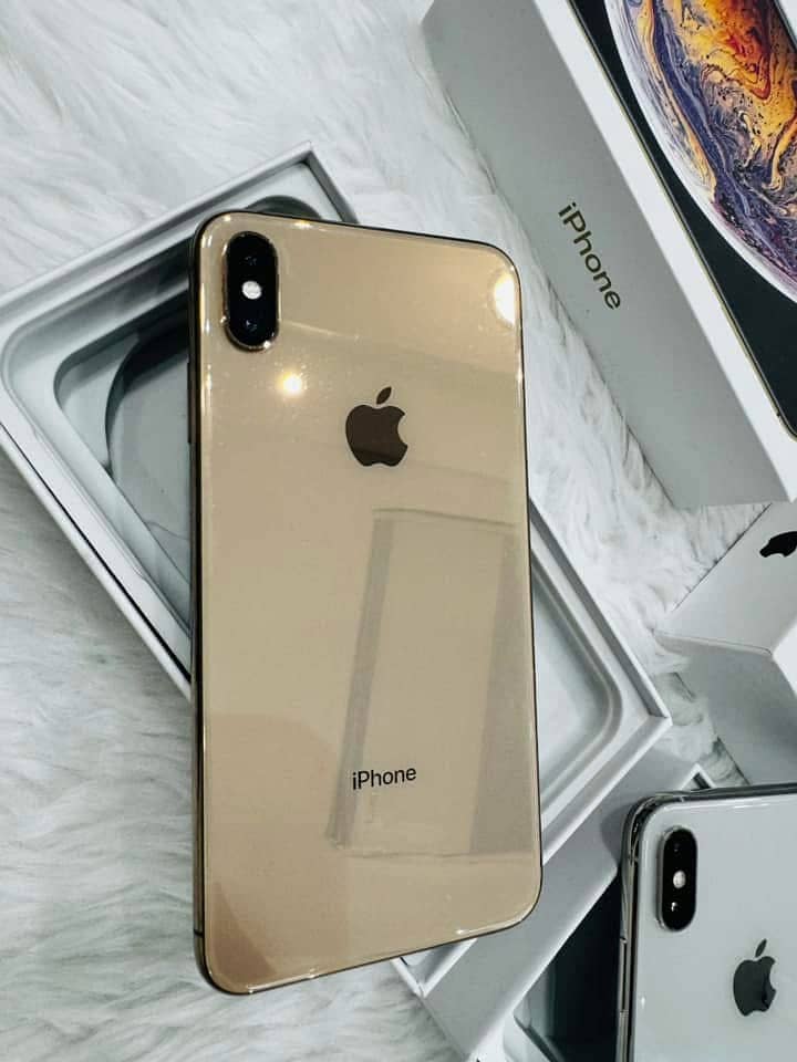 Apple iPhone XS Max 4