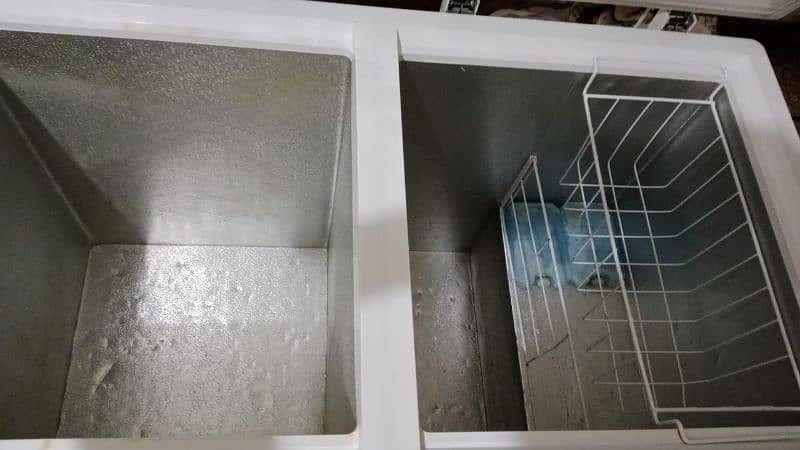 dubble door dfreezer bilkul new condition ma only 3 month used  hua ha 3