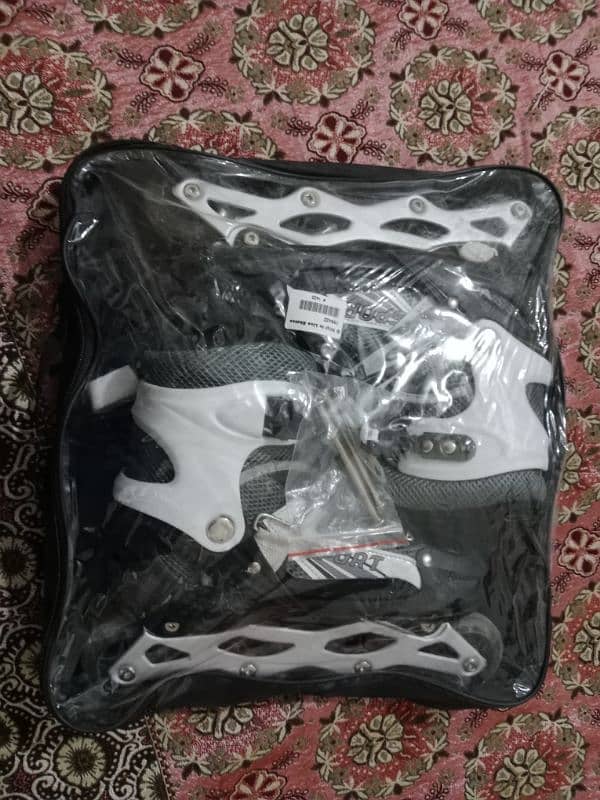 new skates with bag and tools and lightning tyers 9