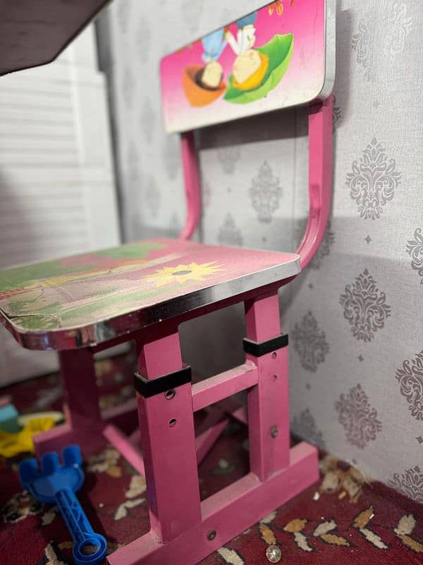 Kids Table and Chair 3