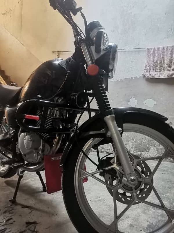 Suzuki GS 150 1