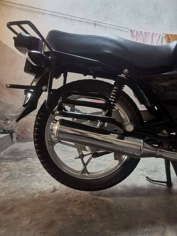 Suzuki GS 150 2