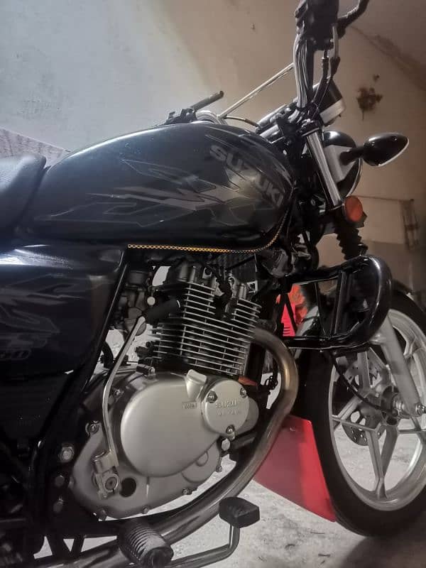 Suzuki GS 150 3