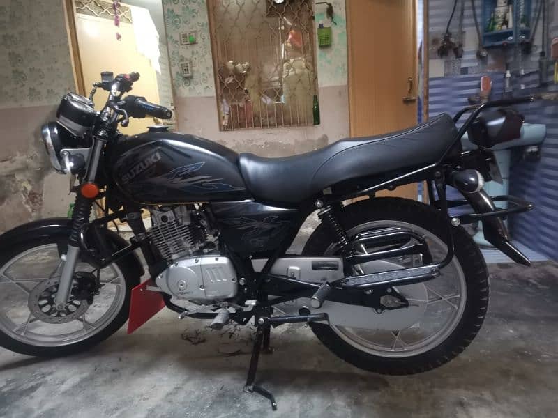 Suzuki GS 150 6