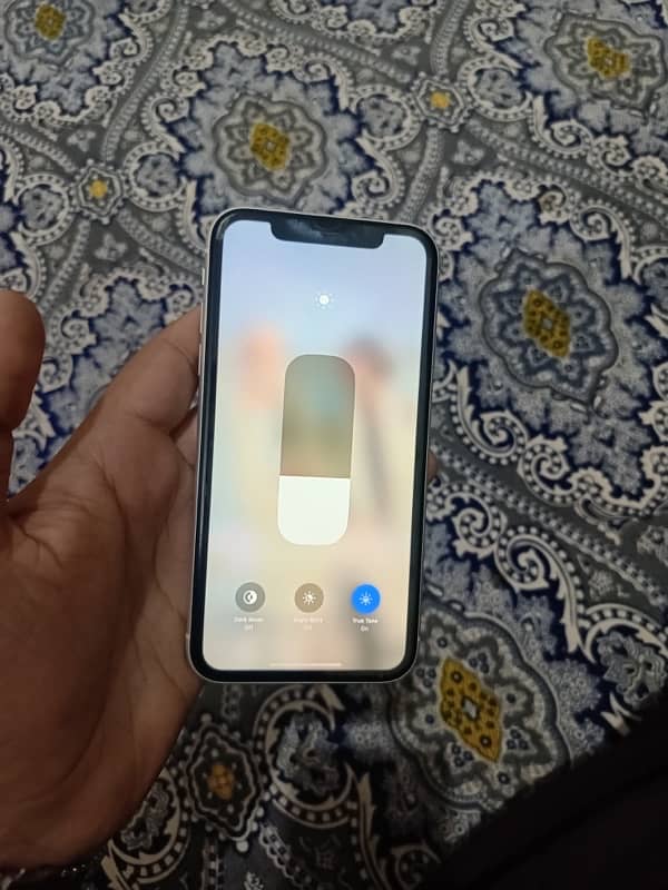 iPhone XR 10/10 Geniune condition 2