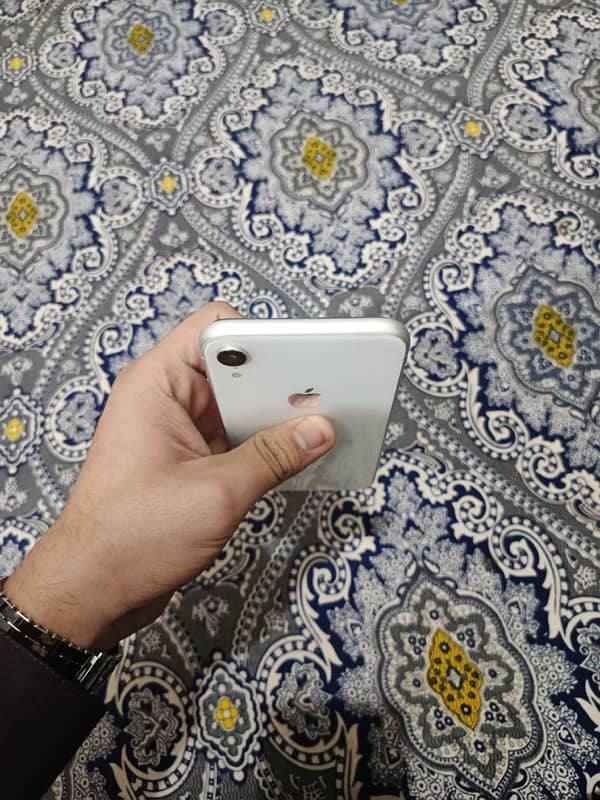 iPhone XR 10/10 Geniune condition 4