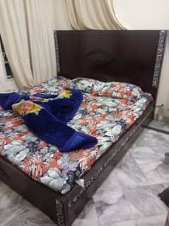 Double bed kind size