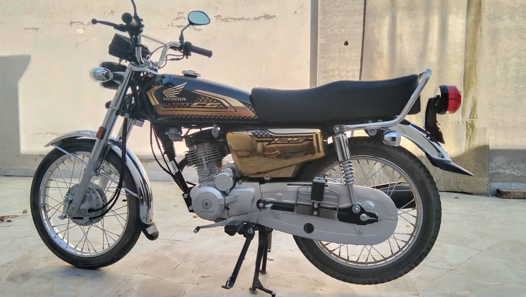 Honda CG 125 Special Edition 2025 5