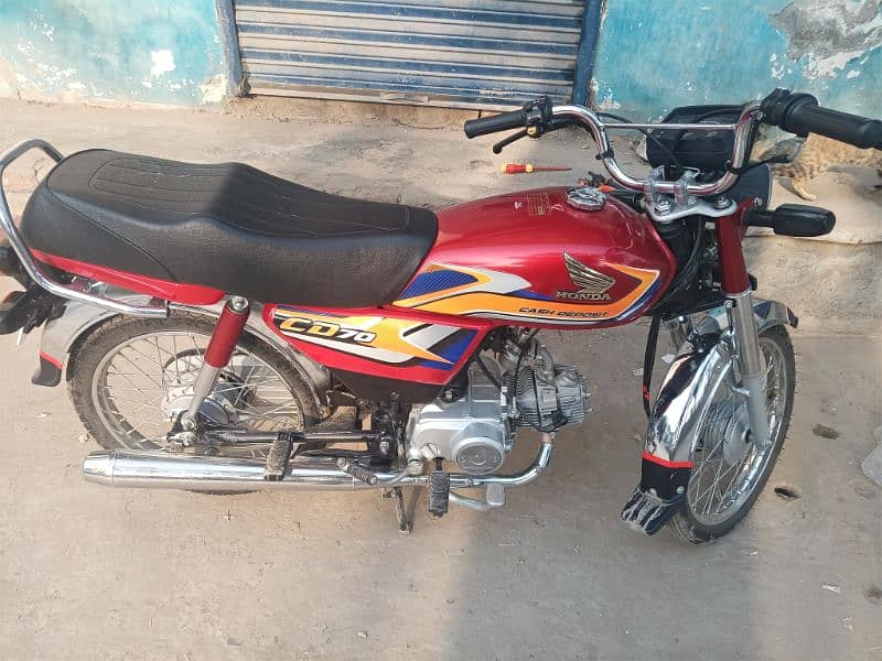 Honda cd70 24/25 red colour no chat only call 2