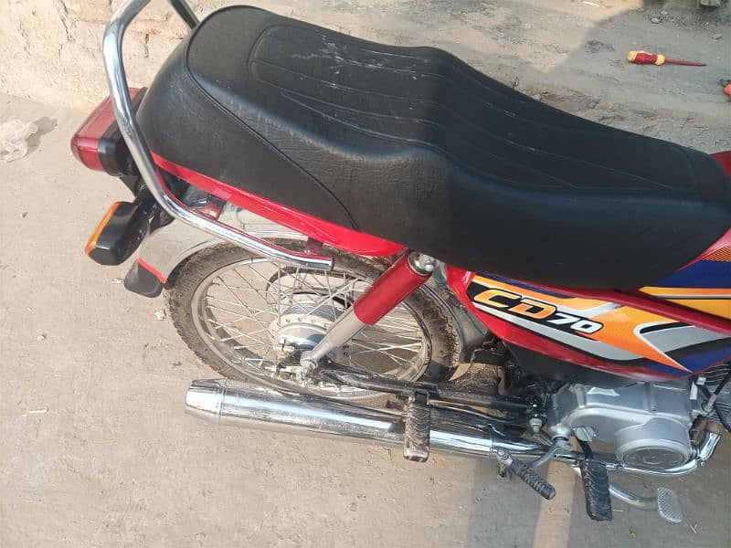 Honda cd70 24/25 red colour no chat only call 6