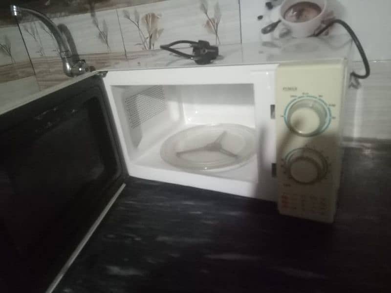 microwave oven 4