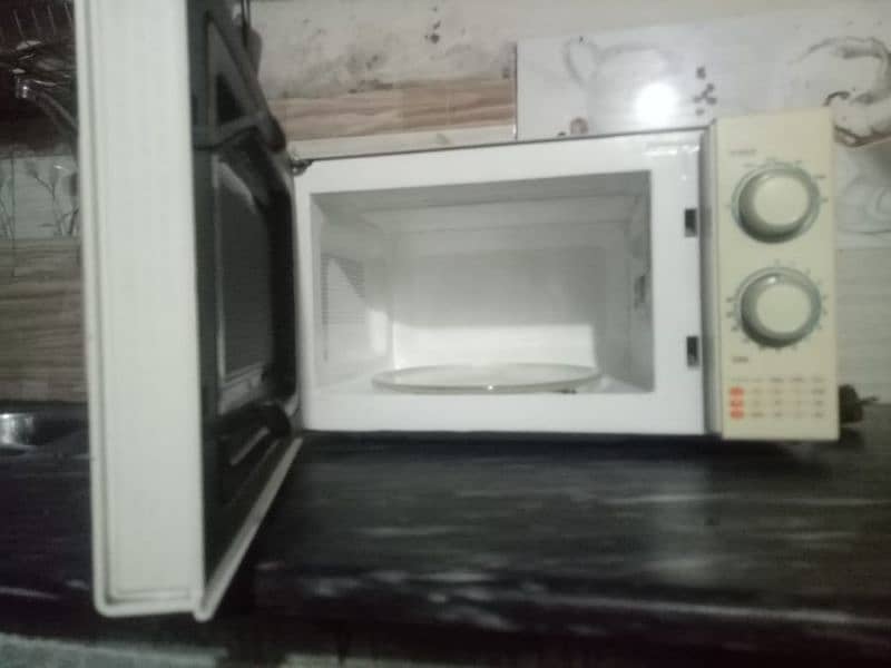 microwave oven 8