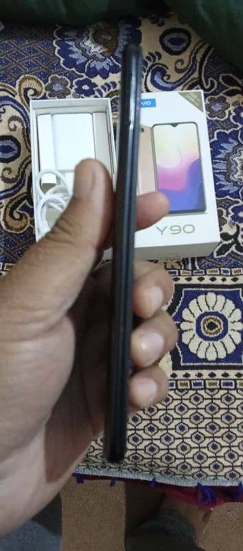 Vivo Y90 Box and Charger. 4