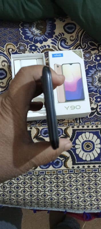 Vivo Y90 Box and Charger. 5