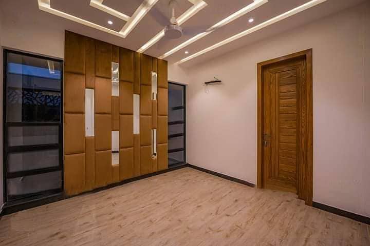 Defence phase-4 Kanal Bungalow Available for rent 2.60 Lakh 10