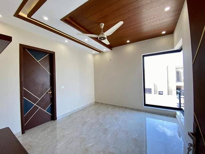 Dha Phase 3, Kanal Luxury Latest Designer Bungalow with 5 bed for rent 2.50 Lakh 13