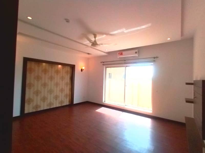 DHA Kanal Fully Renovated Bungalow 5 bedrooms for rent 2.40 Lakh 3