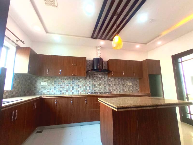 DHA Kanal Fully Renovated Bungalow 5 bedrooms for rent 2.40 Lakh 12