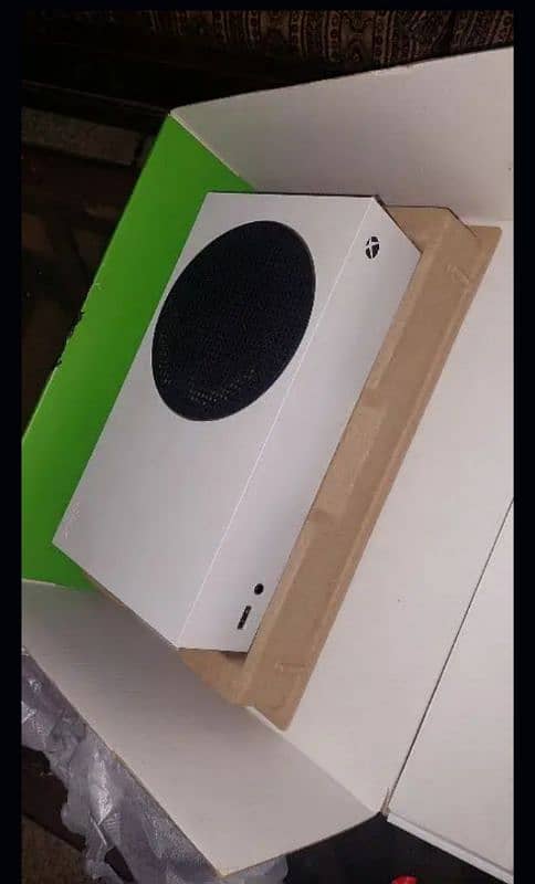 xbox series s 512gb complete box with 3months gamepas 0