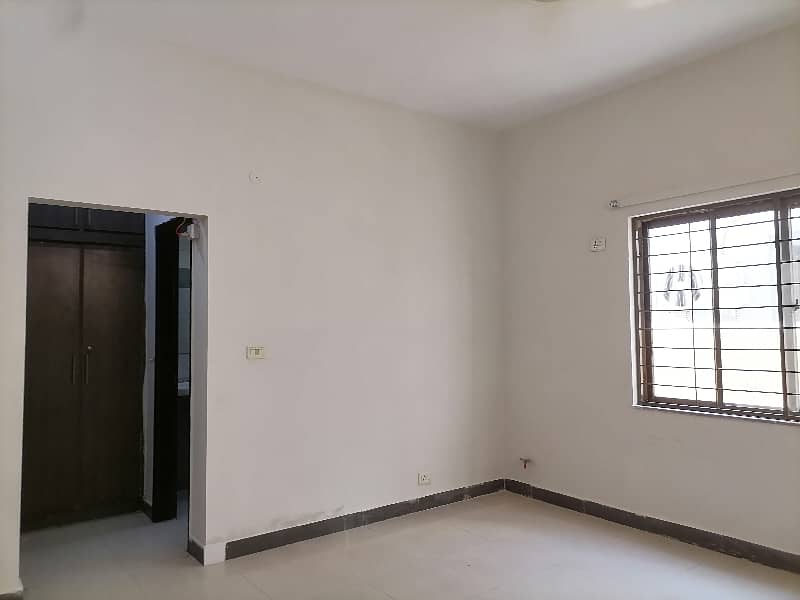 12 Marla House In Askari 11 - Sector B Is Available 16