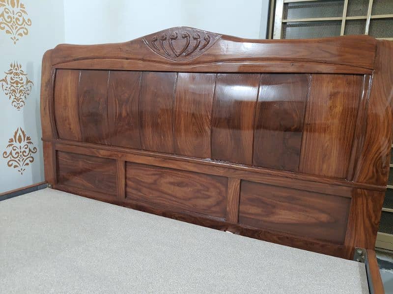 Seesham solid wood Bed set King size new Not used (call me) 2