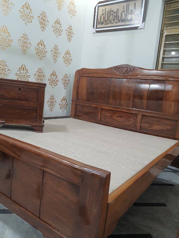 Seesham solid wood Bed set King size new Not used (call me) 3