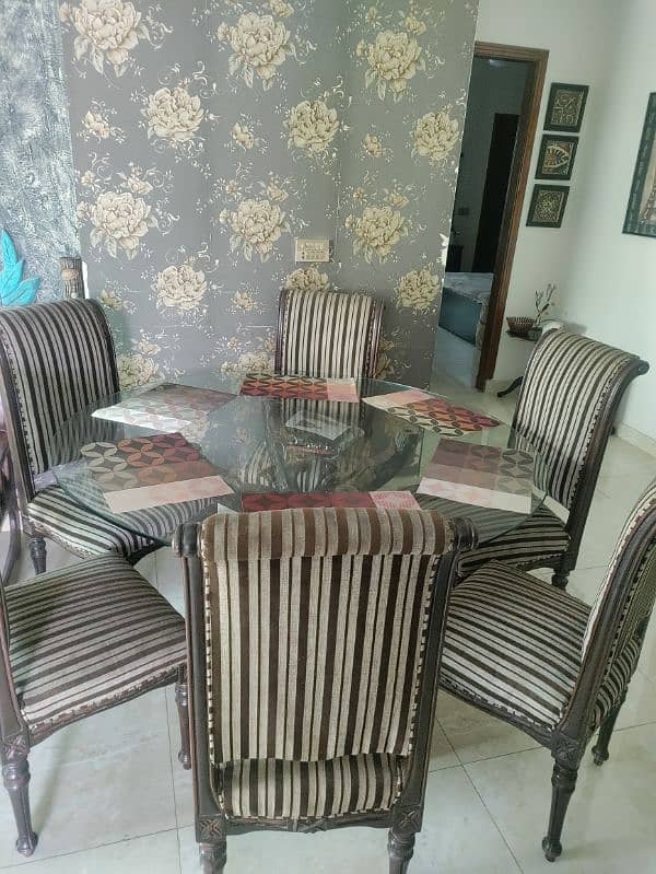 6 seater Dining table 0