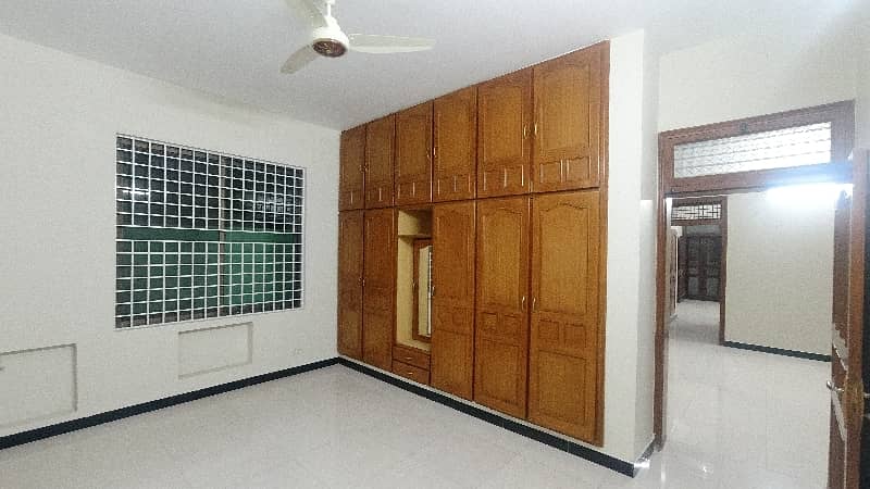 Ideal Prime Location House For Sale In I-8/2 10