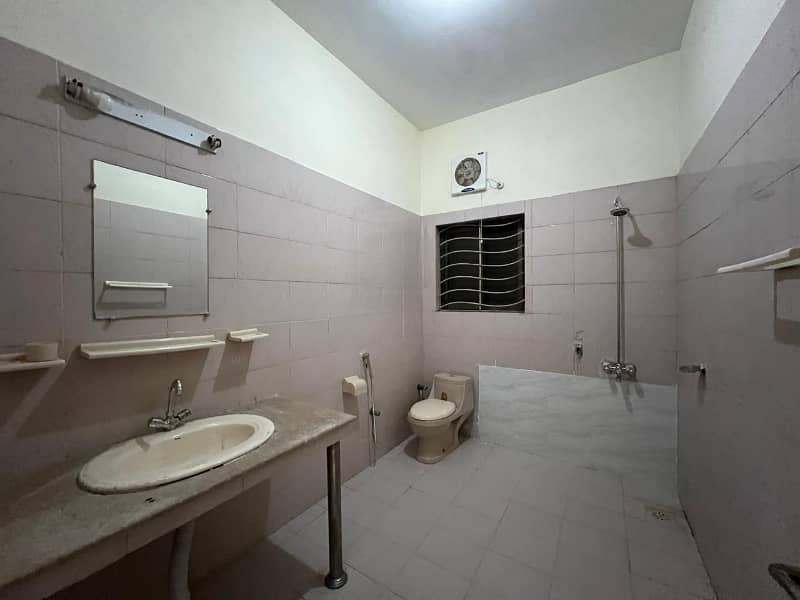 1 Kanal Upper Portion For Rent In G-13 2