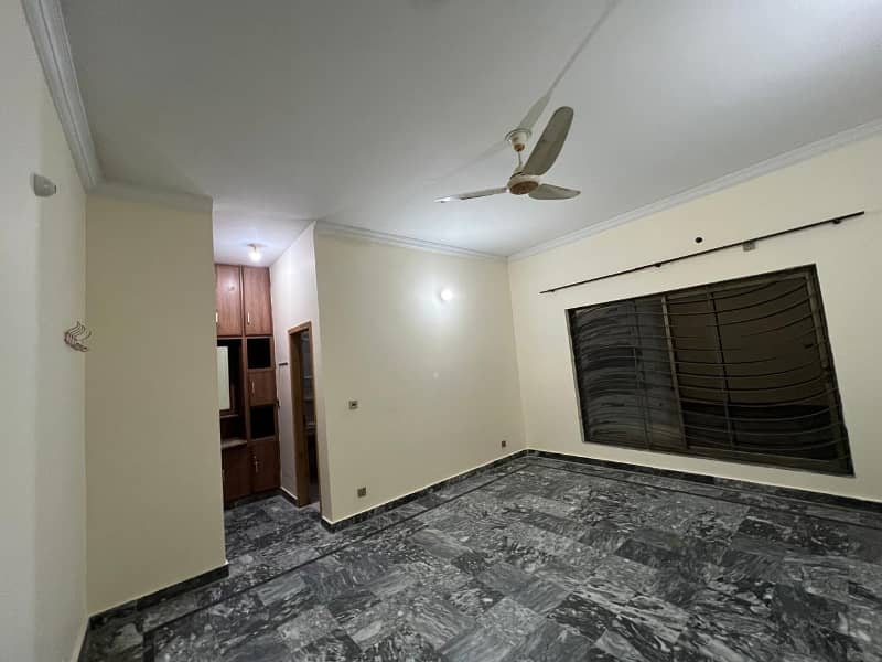 1 Kanal Upper Portion For Rent In G-13 4