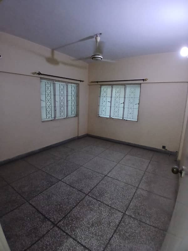 COMMERCIAL OFFICE 1100SQ. FT AVAILABLE FOR RENT IDEAL LOCATION 10