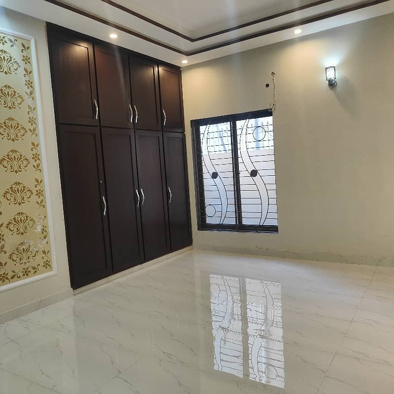 Unoccupied House Of 5 Marla Is Available For Sale In Johar Town 0