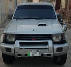 Mitsubishi Pajero 1990