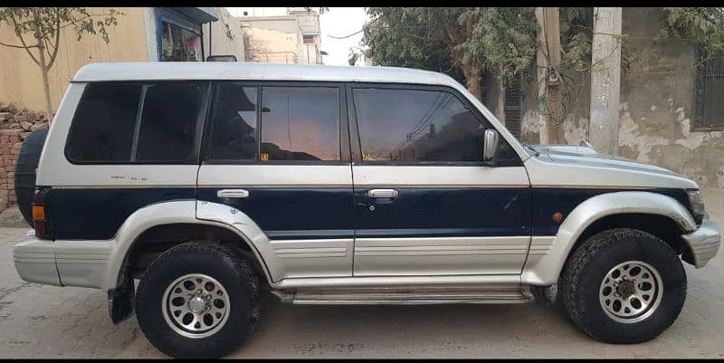 Mitsubishi Pajero 1990 7