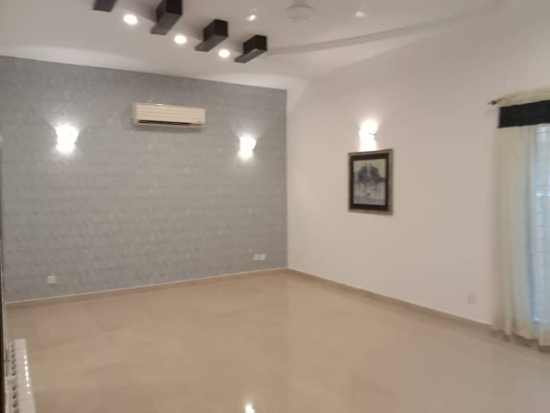 1Kanal Most Good House For Sale DHA Phase 4 3