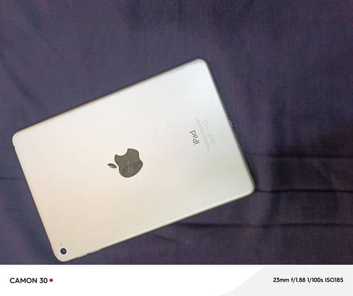 ipad mini 4 64 gb gold colour condition 7/10 6