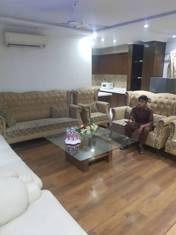 Par Day short time Two BeD Room apartment Available for rent in Bahria town phase 4 and 6 empire Heights 2 Family apartment 2