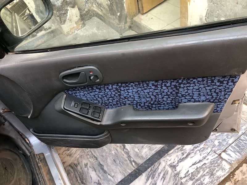 Suzuki Cultus VXL 2005 Power Windows (O3OO-429-66-77) 17