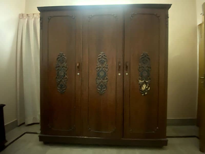 Beautiful Sheesham Wood Wardrobe 0