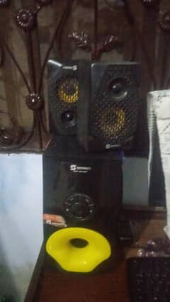 speaker+b