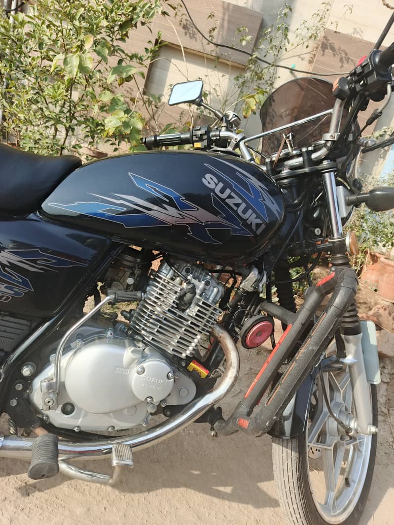 Suzuki GS 150 SE 2022 2