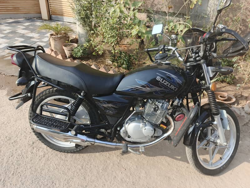 Suzuki GS 150 SE 2022 3