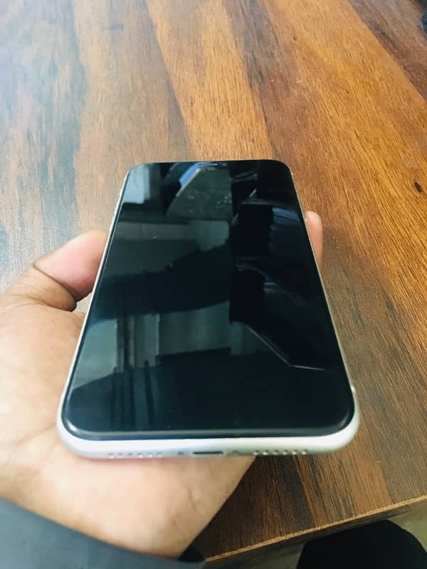 iphone 11 64gb jv white color bettry health 80% 4