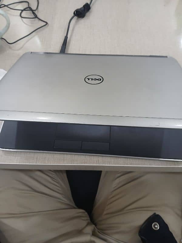 Dell latitude e7240  i5 4rth generation  4,128 3