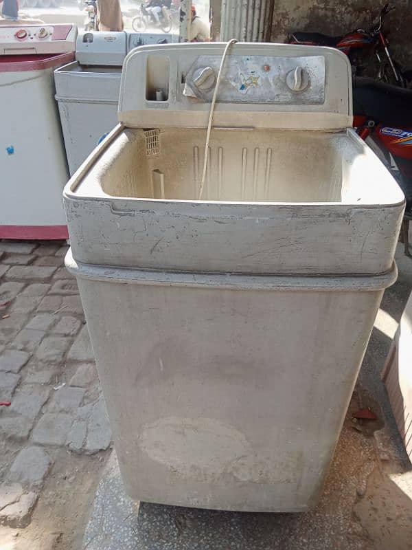 washing machine saaf suthri halat mein hai original copper winding 0