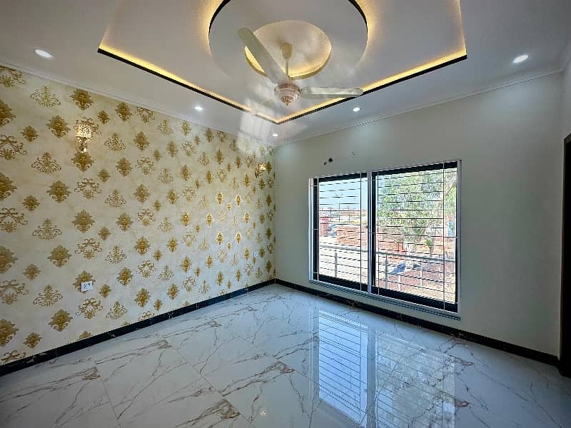 Central Park AA Block 5 Marla Most Beautiful Modern Design House Available For Sale Prime Location Near Tooo Park And Masjid. . 22