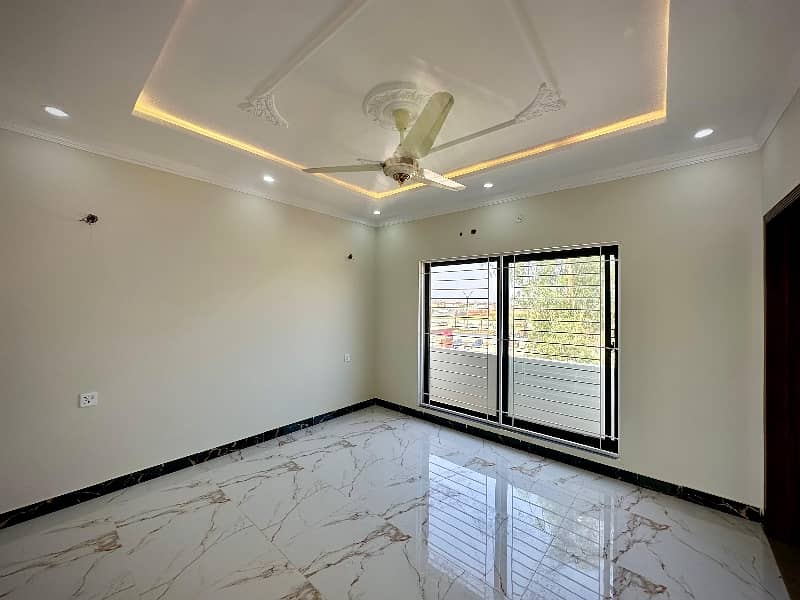 Central Park AA Block 5 Marla Most Beautiful Modern Design House Available For Sale Prime Location Near Tooo Park And Masjid. . 28