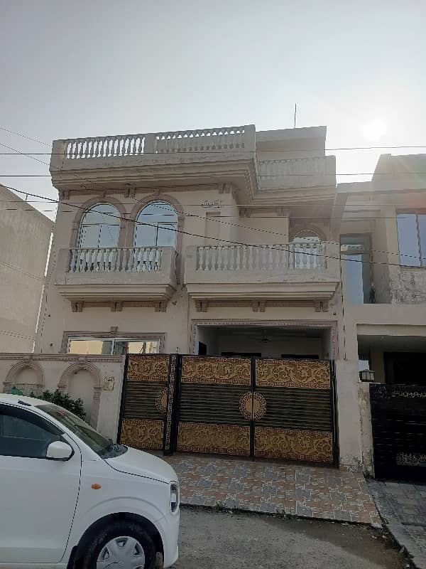 E Block 5 Marla Use House Available For Sale Facing Park Owner Bulid Prime Location Reasonable Price. . . 1